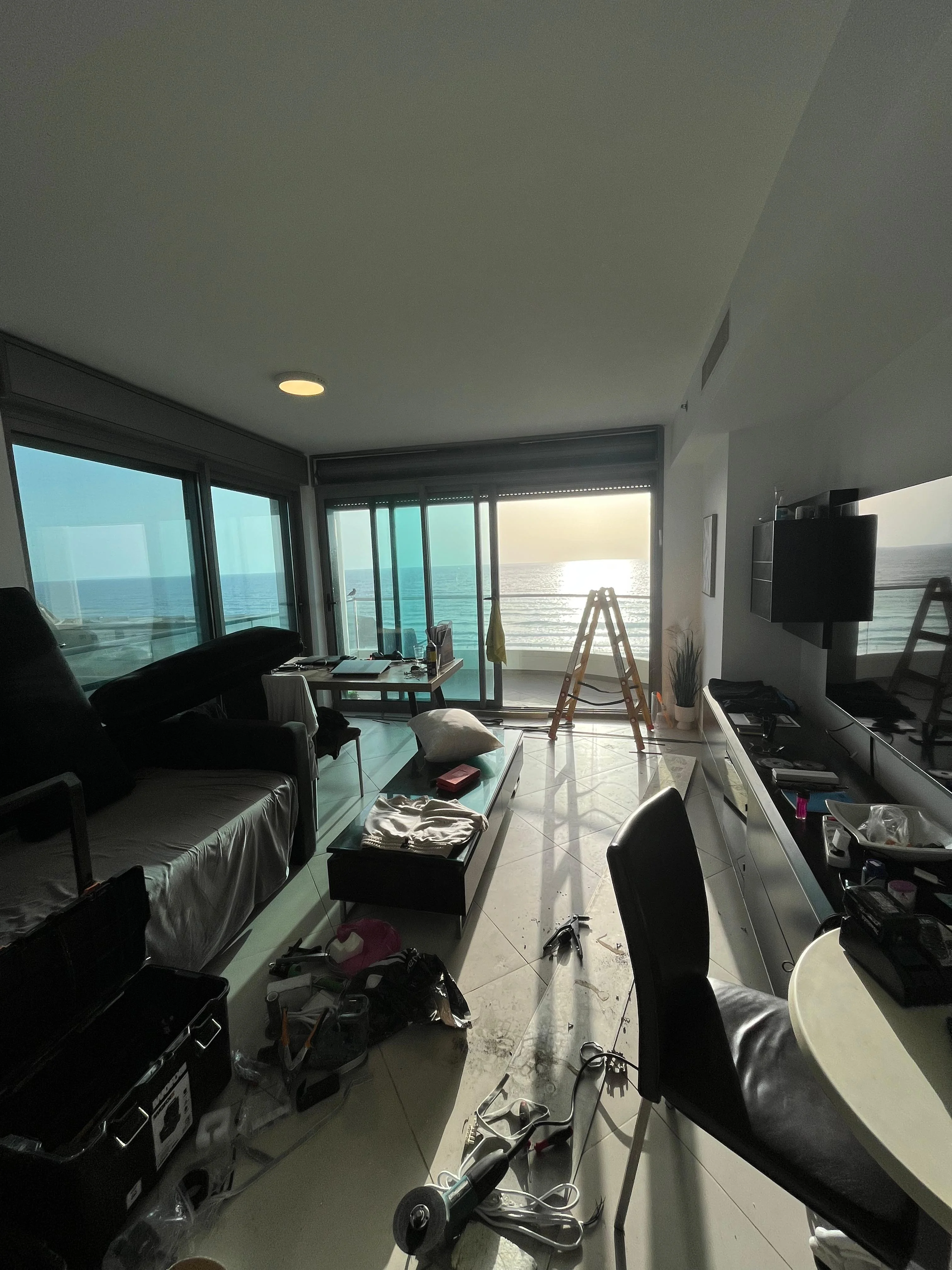 כשל במנוע תריס חשמלי ושחיקה בגלגלי וויטרינה - החלפת מנוע וגלגלים